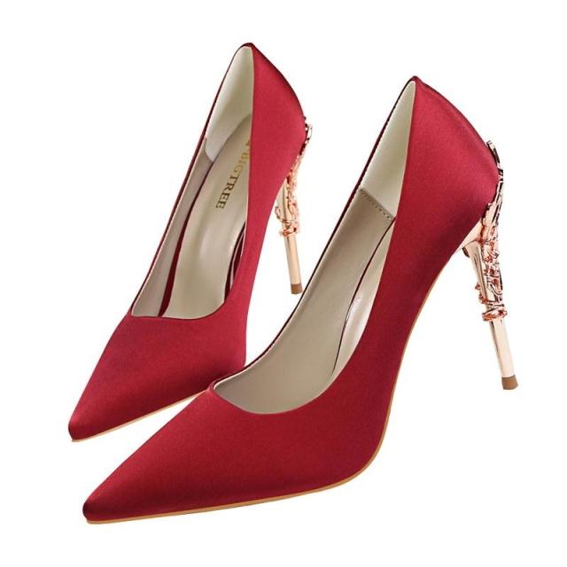 Salto alto de Moda LAKESHI👠✨ - O Retalho