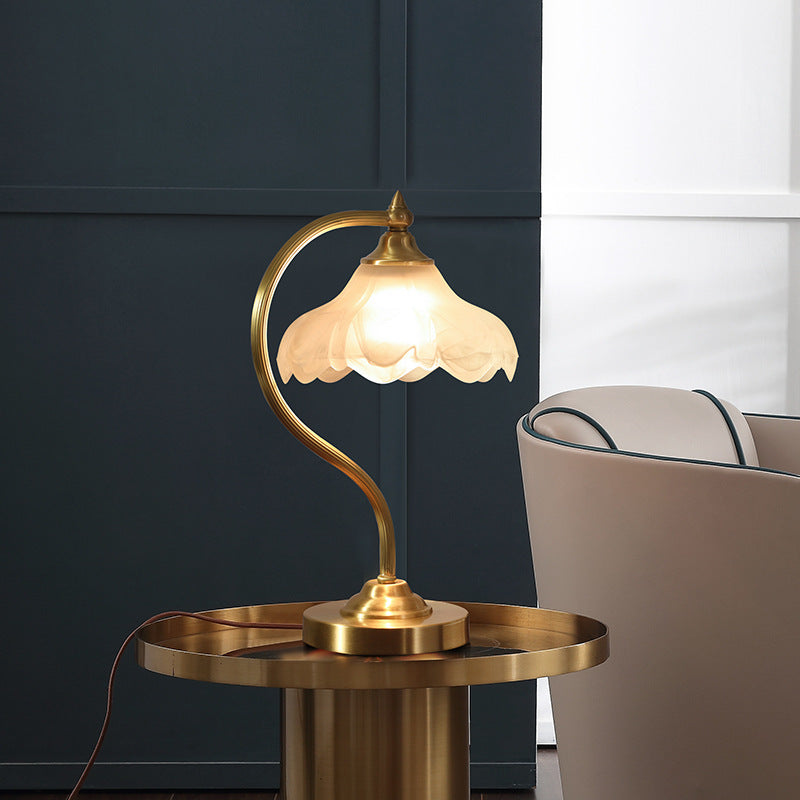 Luminária de Cabeceira para Quarto - O Retalho