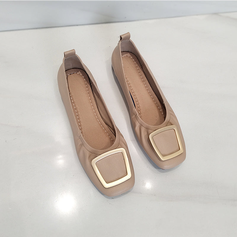Sapato com Ponta Quadrada e Rasteiro para Mulheres - O Retalho