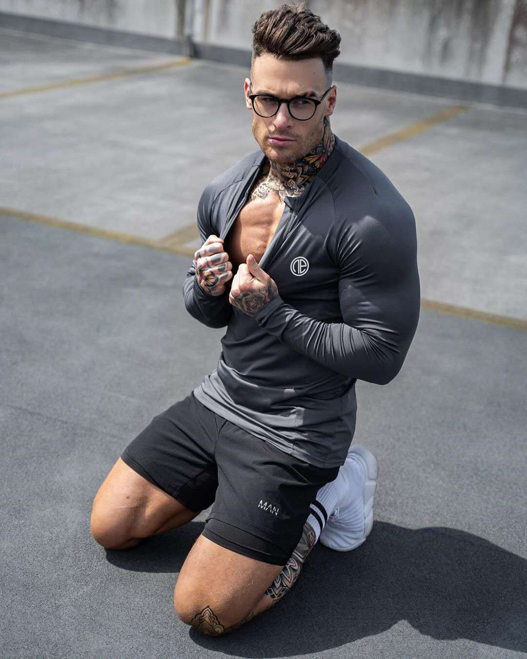Camiseta de Manga Longa com Zíper no Pescoço para Fitness - O Retalho