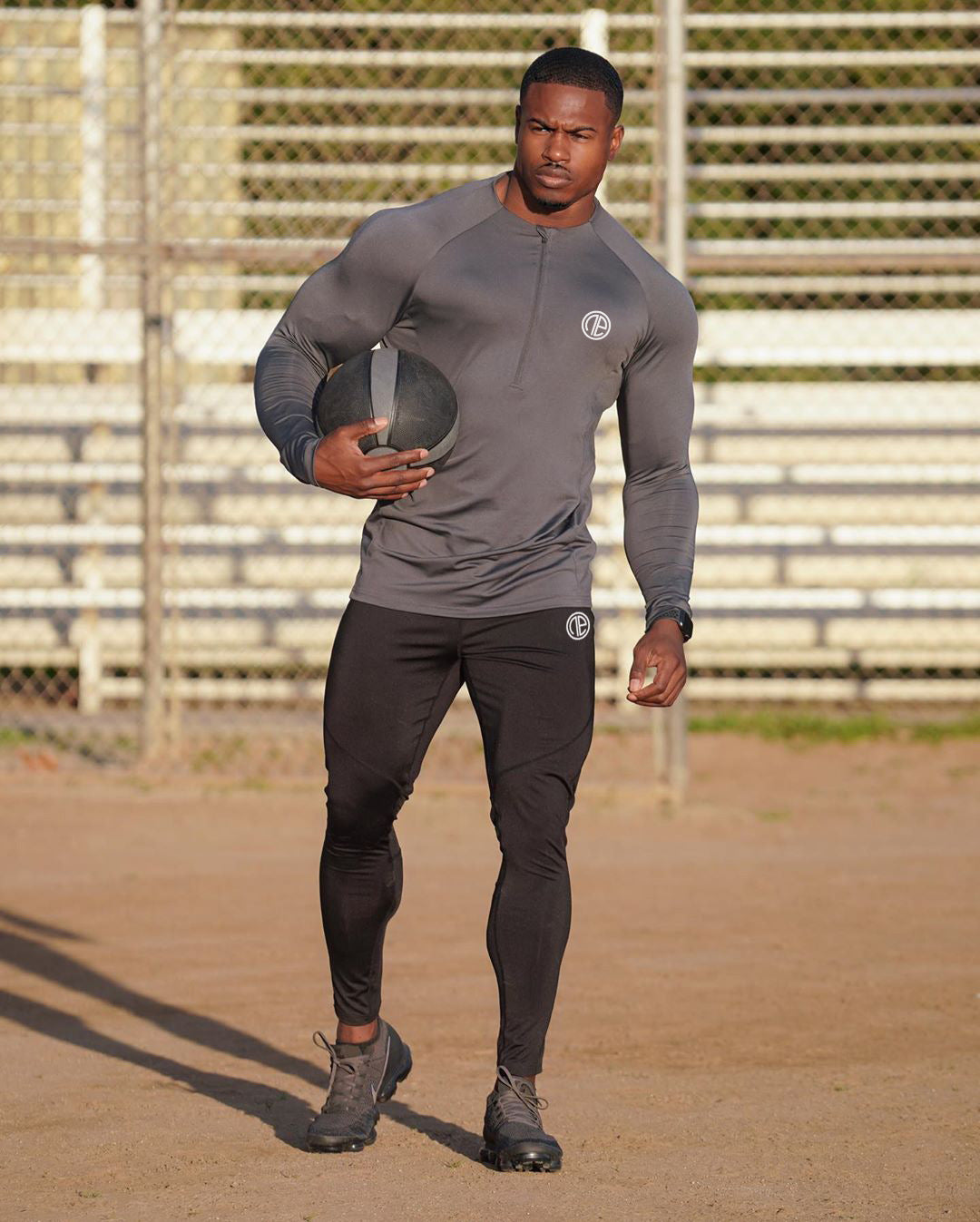 Camiseta de Manga Longa com Zíper no Pescoço para Fitness - O Retalho
