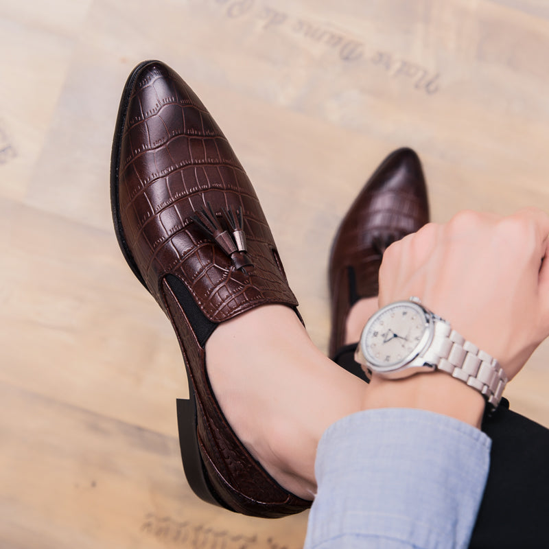 Sapatos de couro pontudos para homem - O Retalho