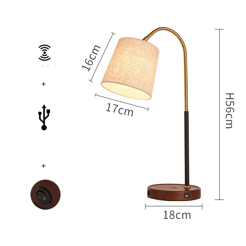 Luminária de Mesa com Carregamento para Celular - O Retalho