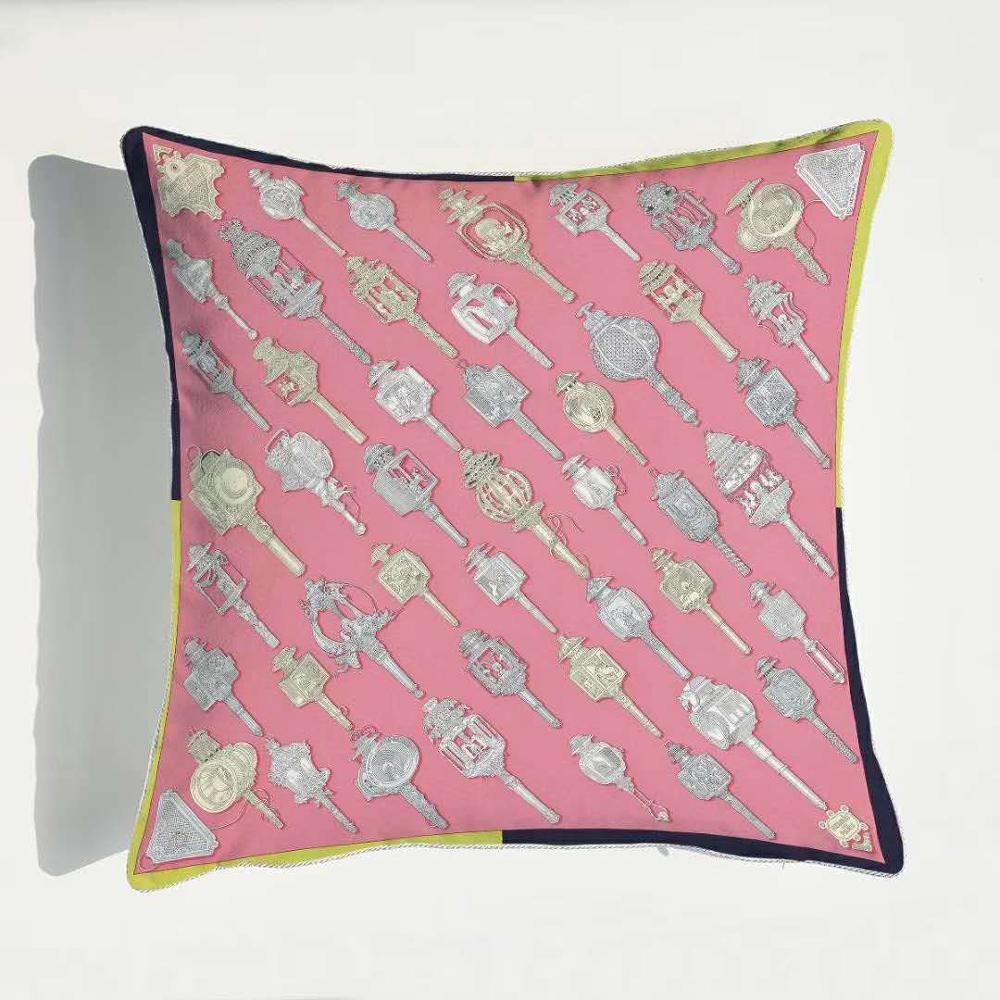 Almofada Decorativa para Sala de Estar, Quarto - O Retalho