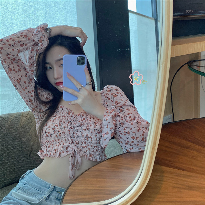 Top cropped floral com ombros à mostra - O Retalho