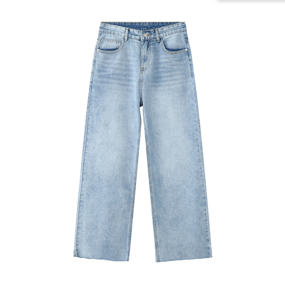 Calça jeans azul claro com barra desfiada e modelagem solta - O Retalho