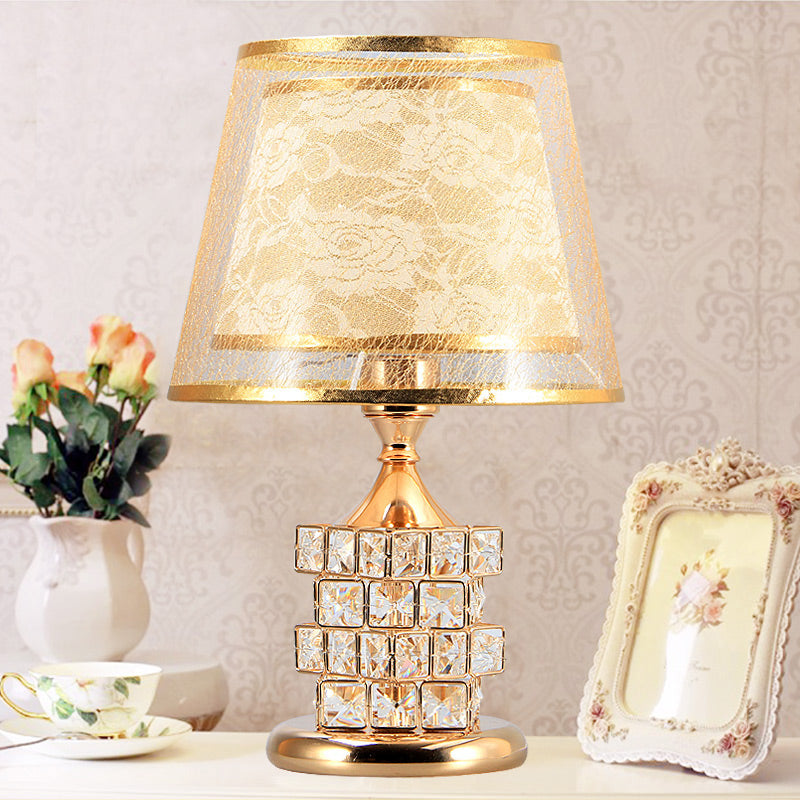 Luminária de Cabeceira para Quarto - O Retalho