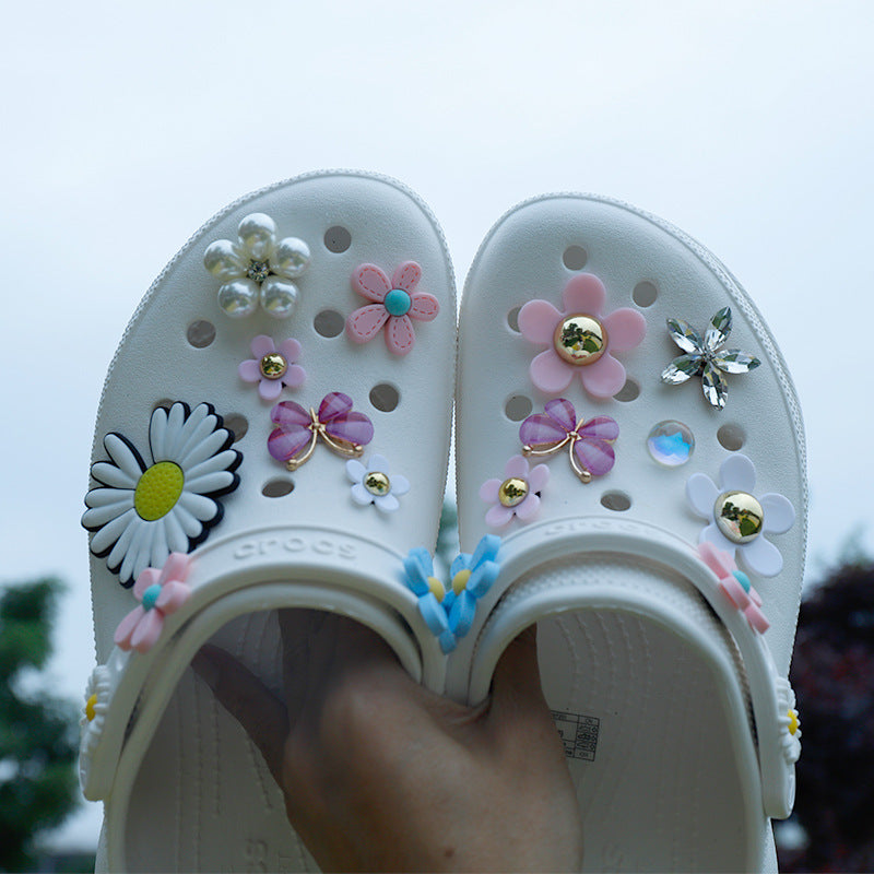 Sandálias elegantes com flores no design - O Retalho