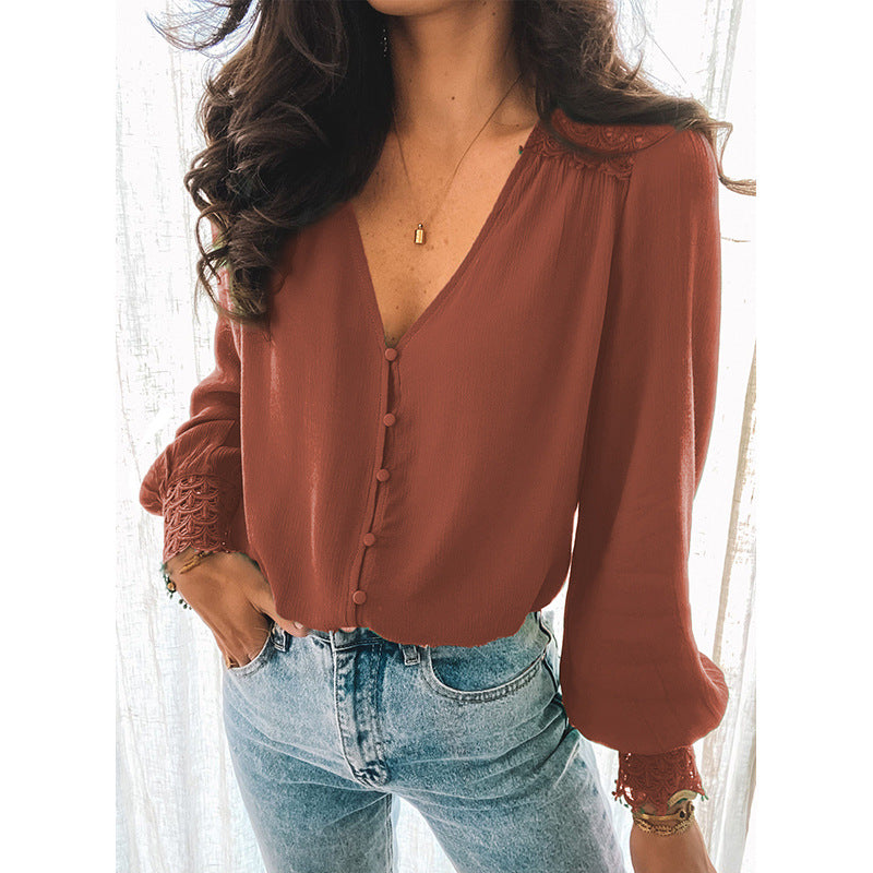 Camisa com decote em V de renda - O Retalho