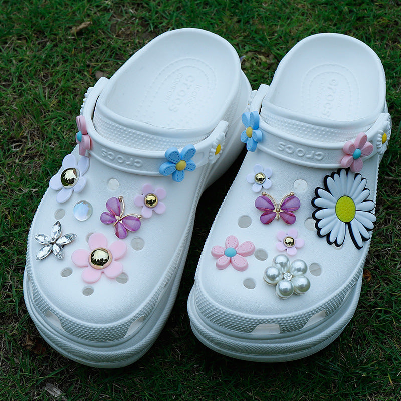 Sandálias elegantes com flores no design - O Retalho