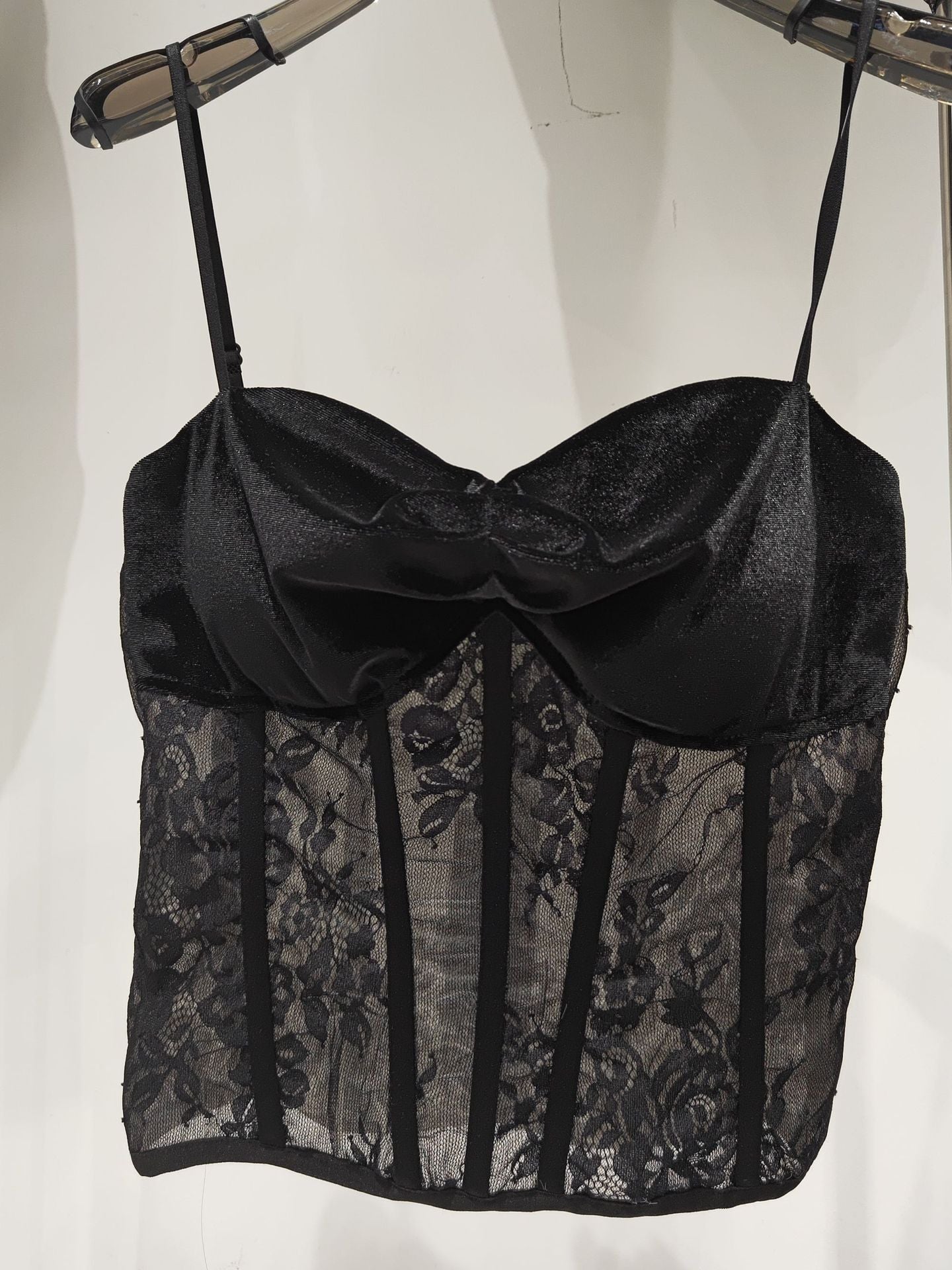 Crop top de renda bordada - O Retalho
