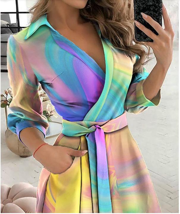 Vestido estampado com mangas compridas e decote em V. - O Retalho