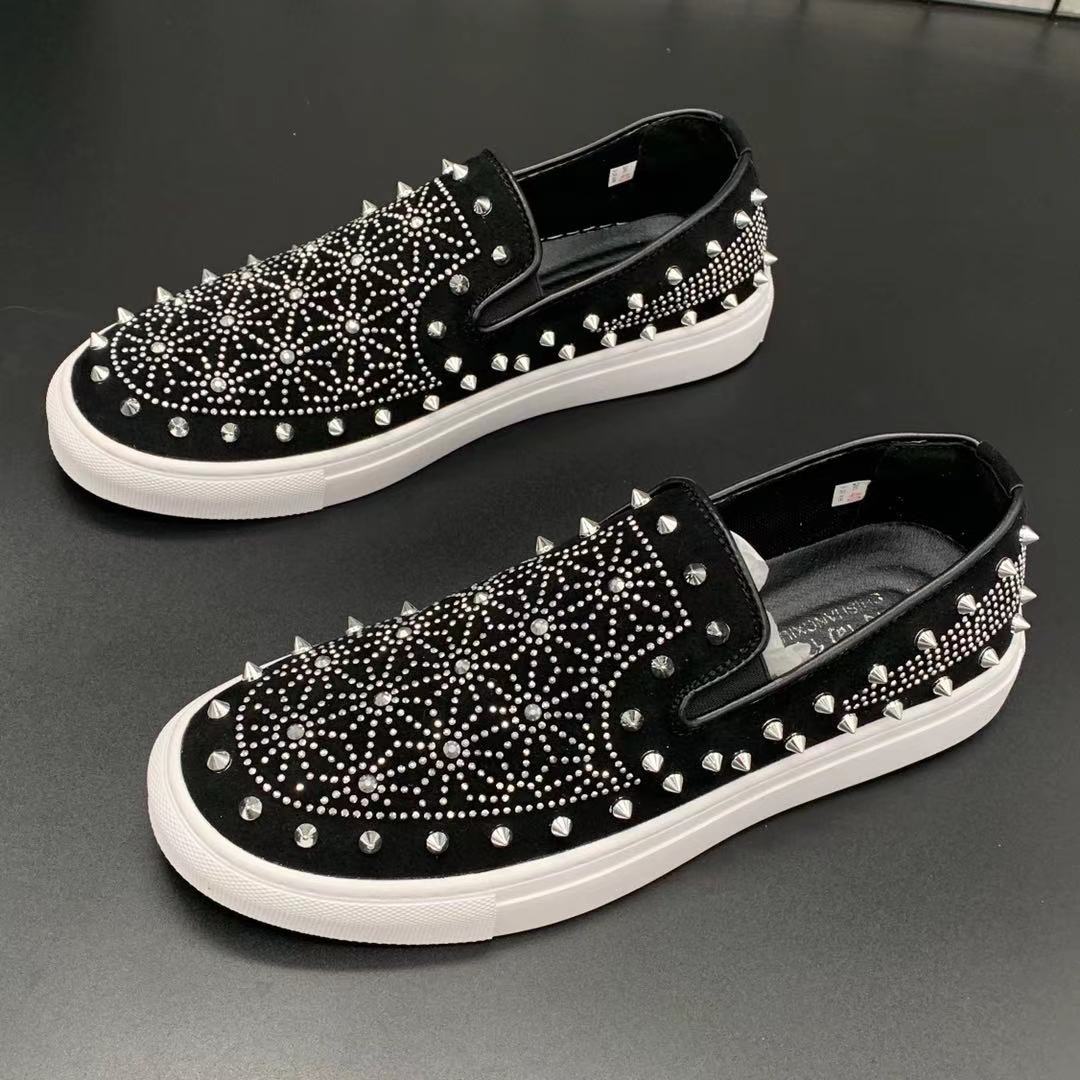 Sapatos casuais respiráveis com rebite da moda para homens - O Retalho