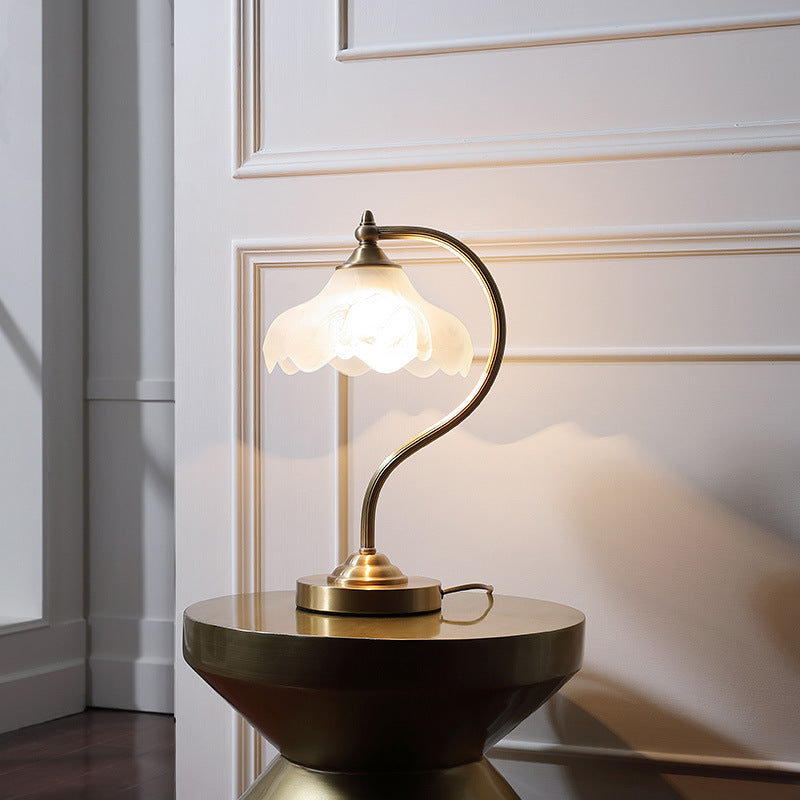 Luminária de Cabeceira para Quarto - O Retalho
