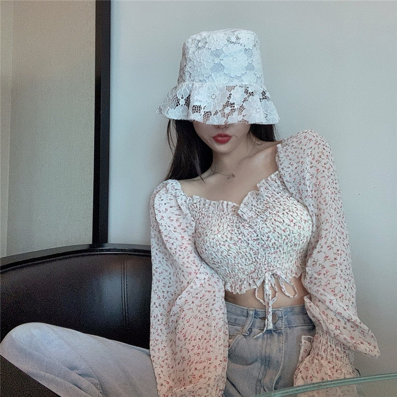 Top cropped floral com ombros à mostra - O Retalho