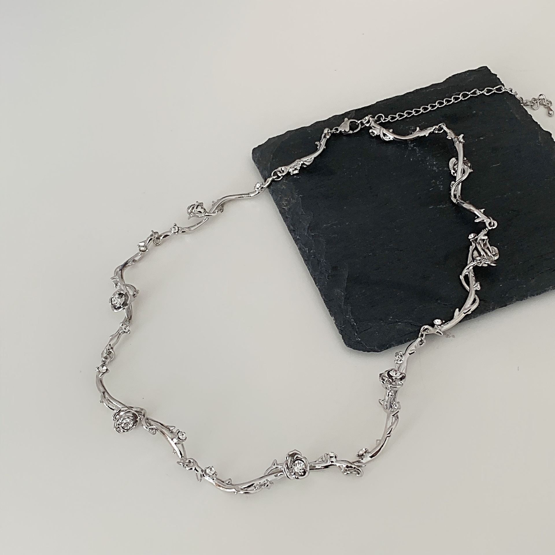 Thorn Rose Zircon Necklace For Women - O Retalho