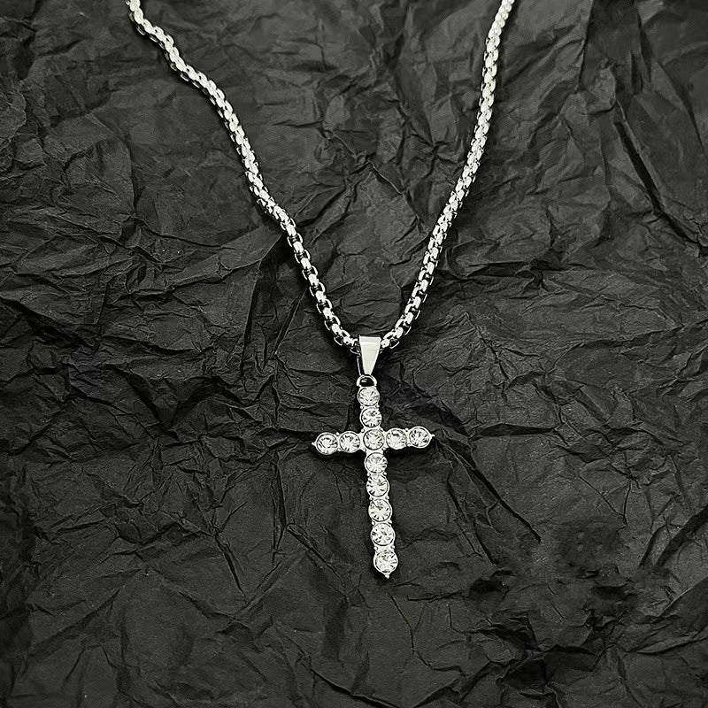 Colar com cruz de diamante para homens - O Retalho