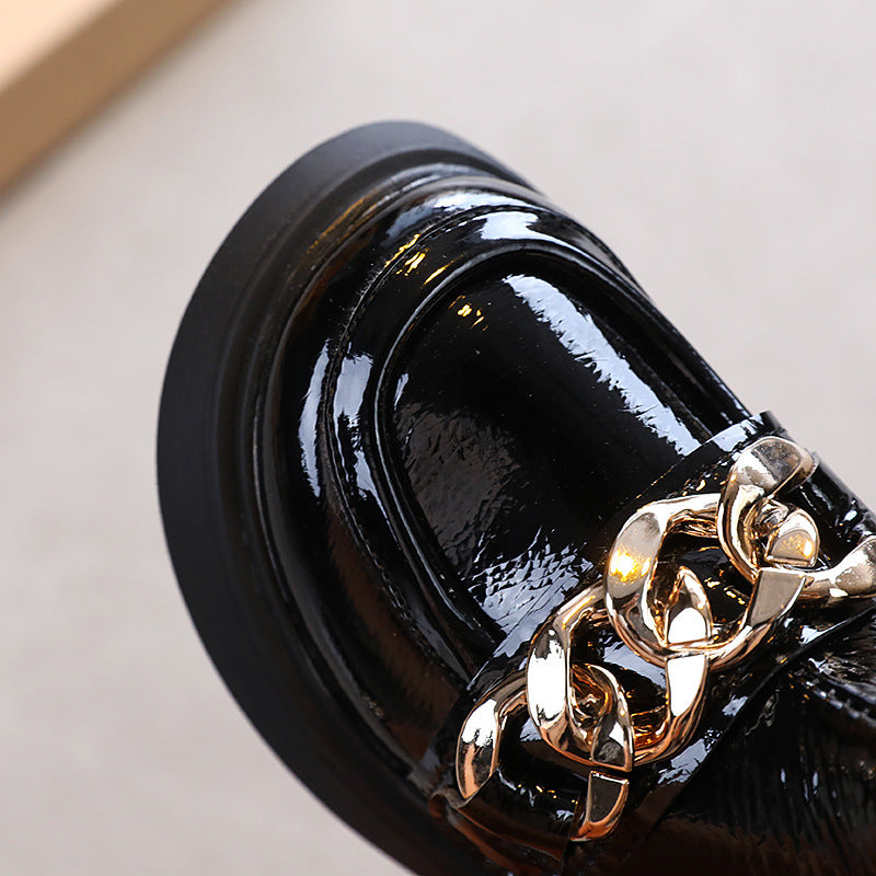 Botas infantis de couro brilhante e sola macia de metal - O Retalho