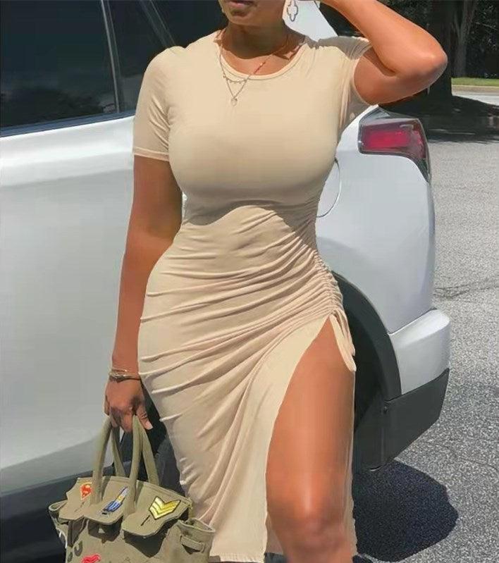 Vestido estampado com mangas curtas e cordão na cintura. - O Retalho