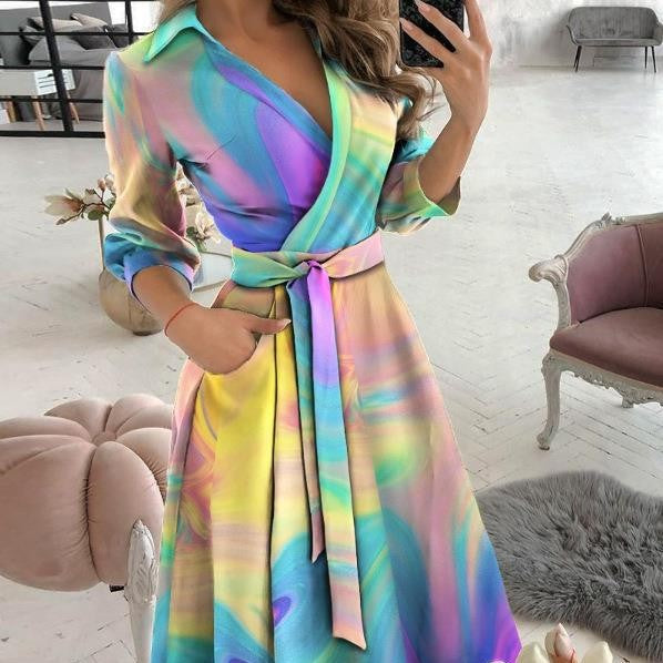 Vestido estampado com mangas compridas e decote em V. - O Retalho