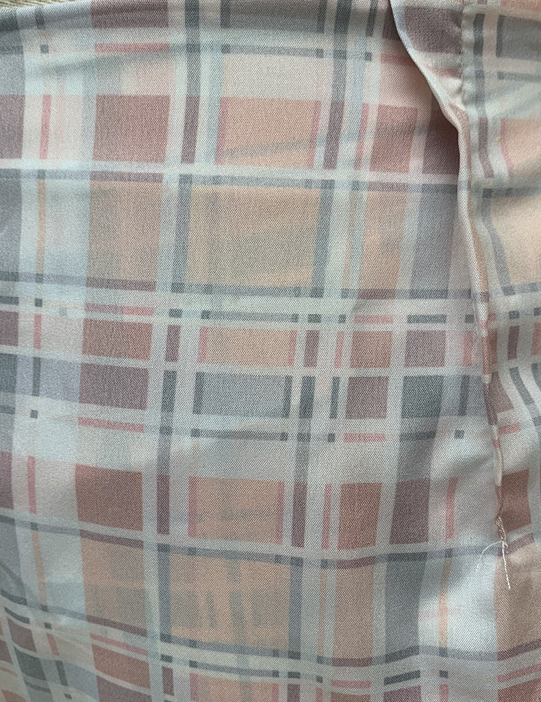 Macacão feminino estampado xadrez de mangas longas. - O Retalho