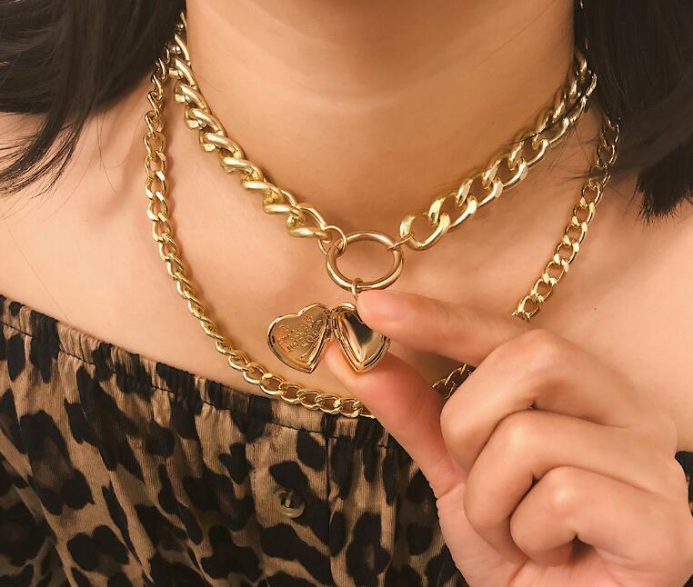 Colar Choker de Coração em Metal para Mulheres. - O Retalho