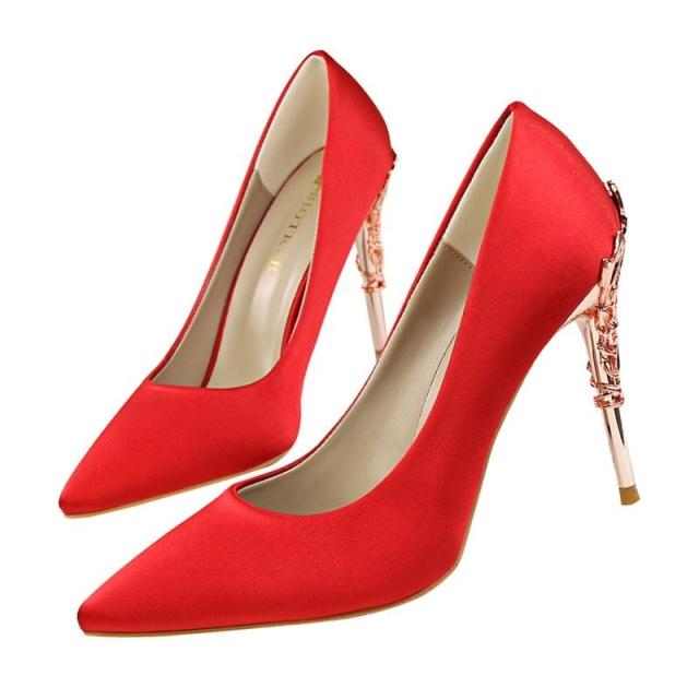 Salto alto de Moda LAKESHI👠✨ - O Retalho