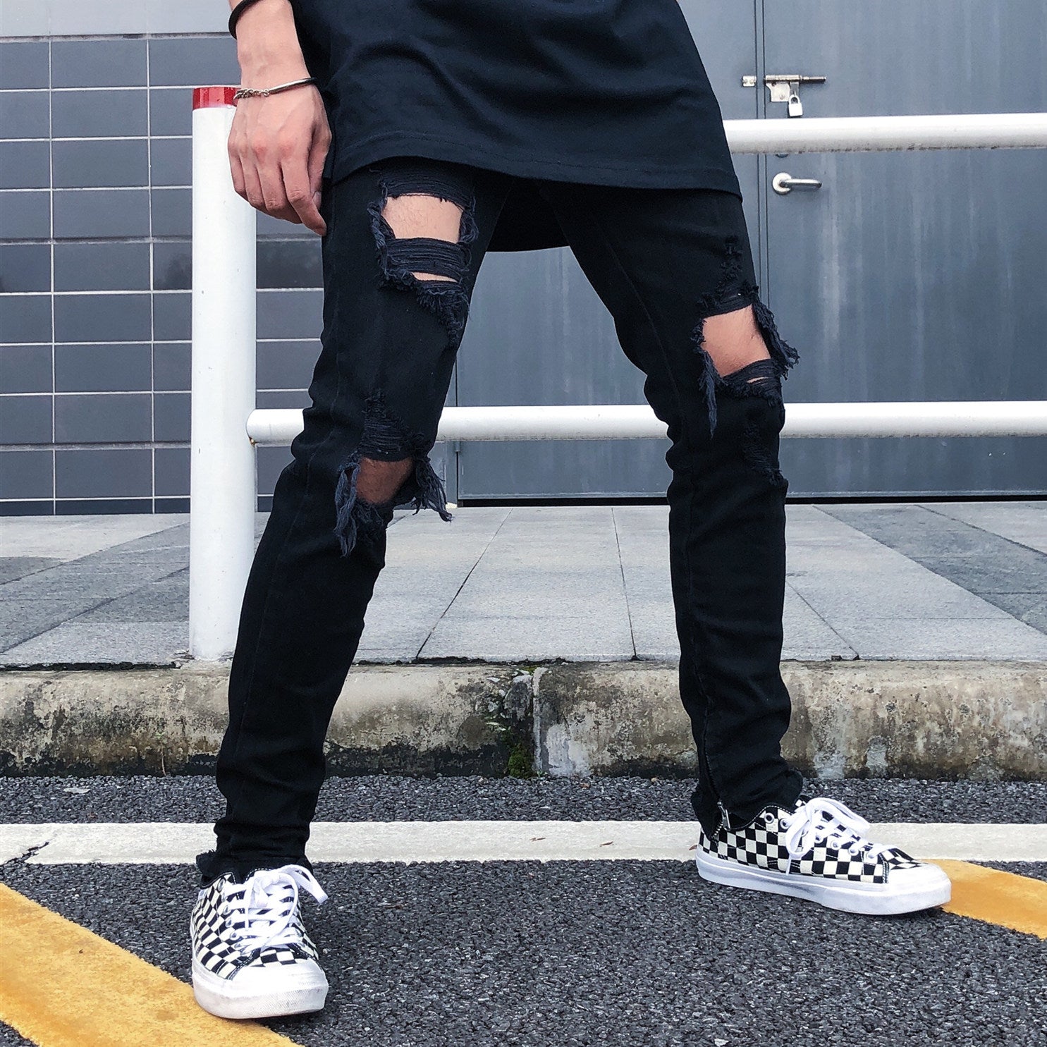 Jeans Masculino High Street Style Rasgado Preto na Moda Urbana - O Retalho