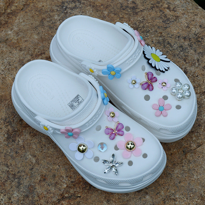 Sandálias elegantes com flores no design - O Retalho