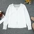 Camisa com decote em V de renda - O Retalho
