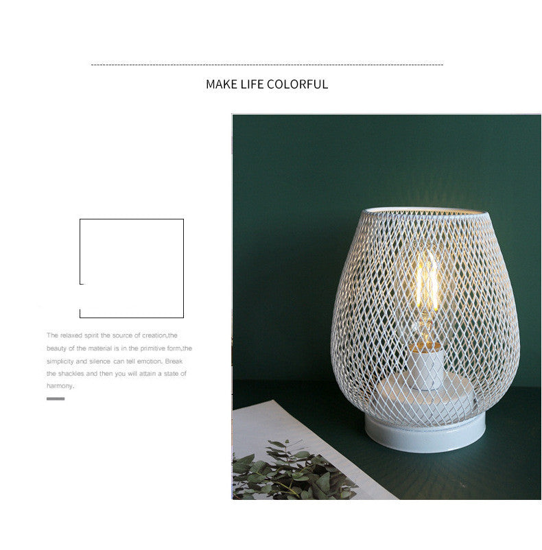 Luminária de Mesa Noturna a Pilhas com Design de Gaiola - O Retalho