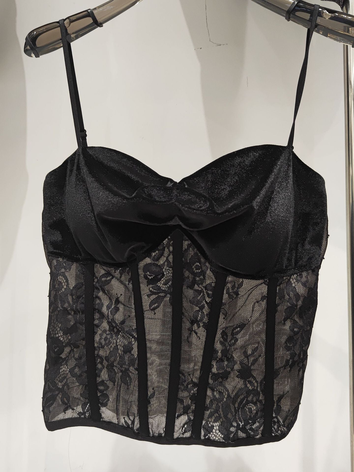 Crop top de renda bordada - O Retalho