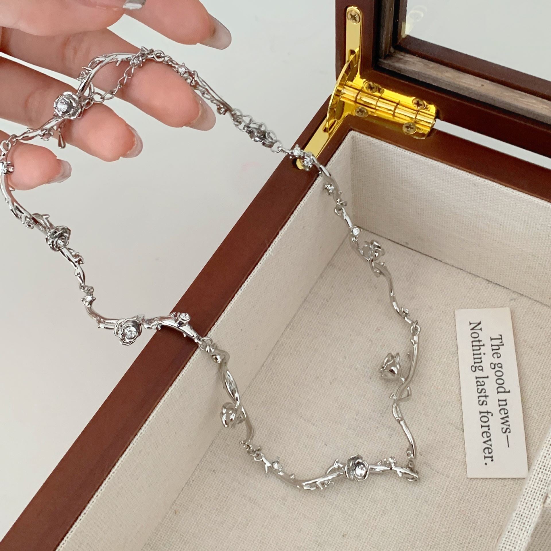 Thorn Rose Zircon Necklace For Women - O Retalho