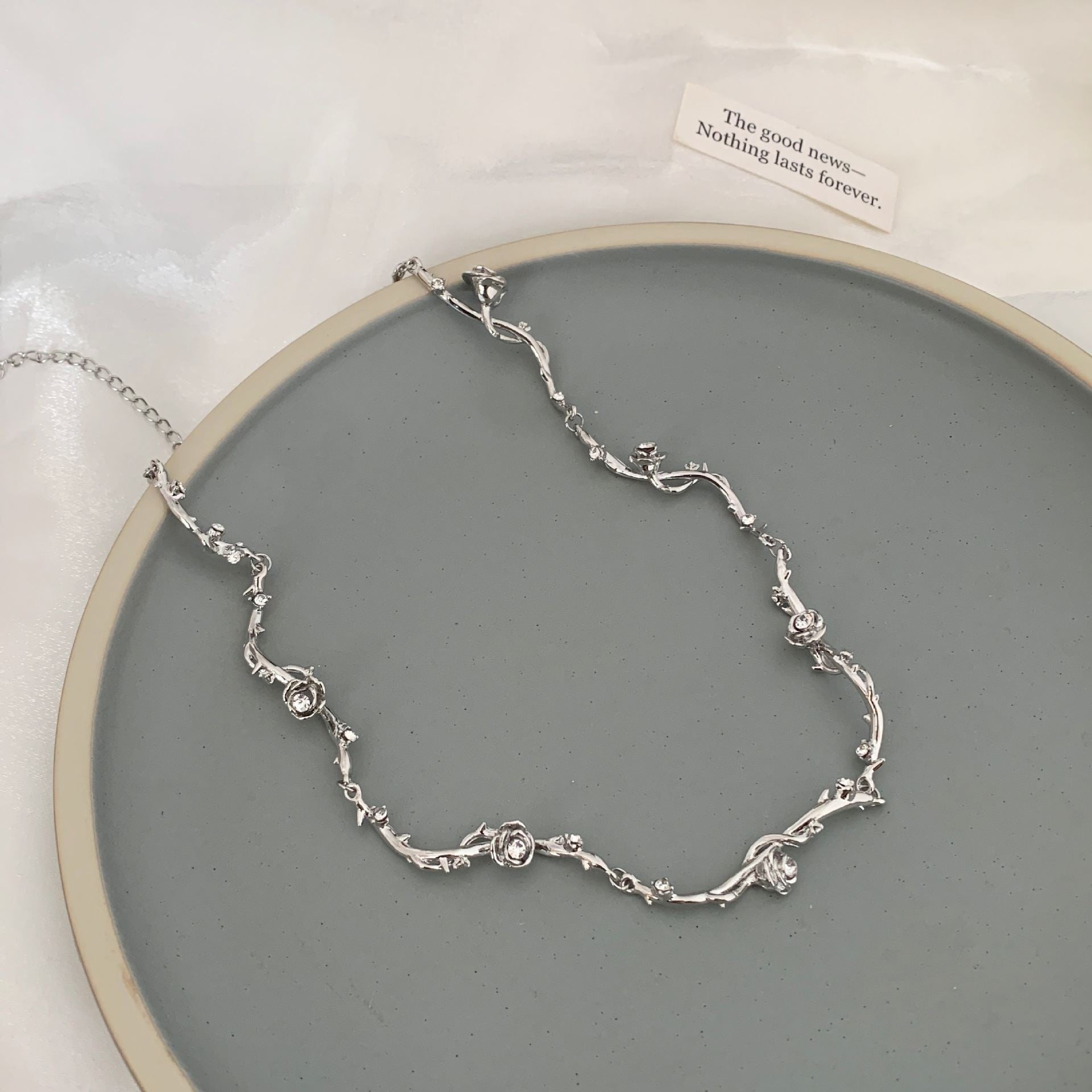 Thorn Rose Zircon Necklace For Women - O Retalho