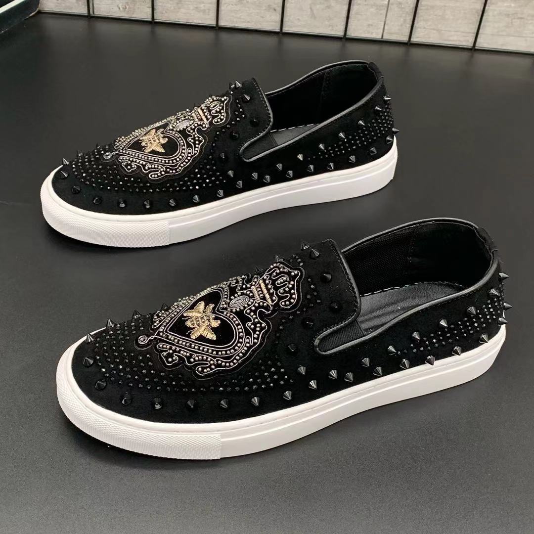 Sapatos casuais respiráveis com rebite da moda para homens - O Retalho