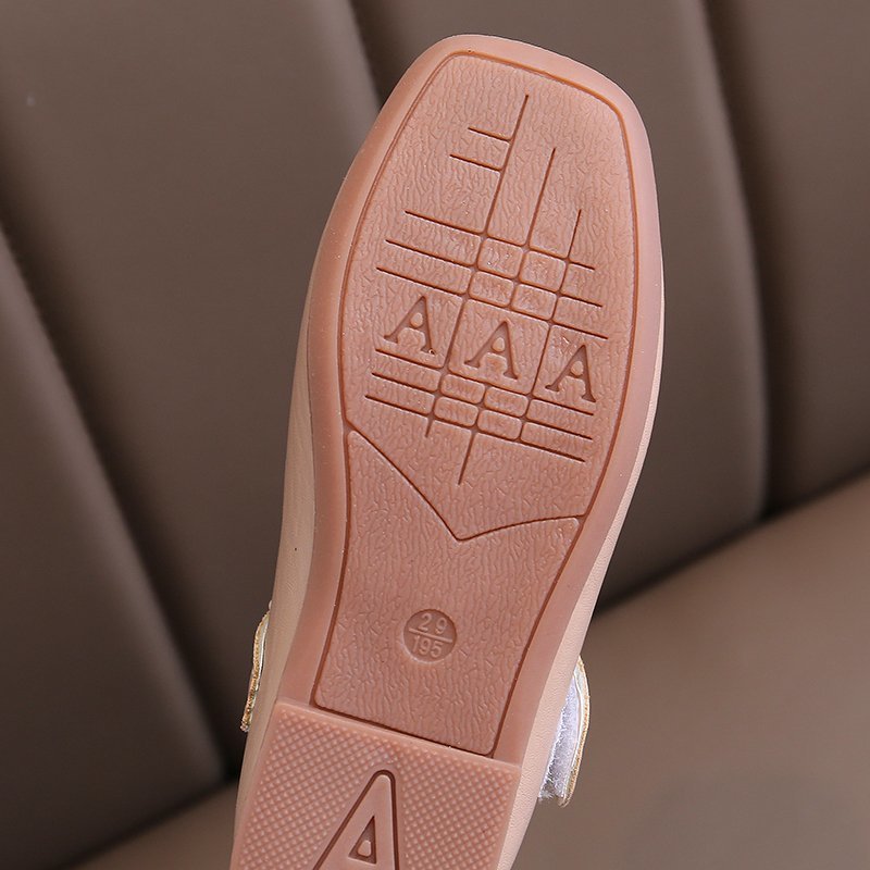 Sapatos pequenos de couro retrô com sola macia para meninas - O Retalho
