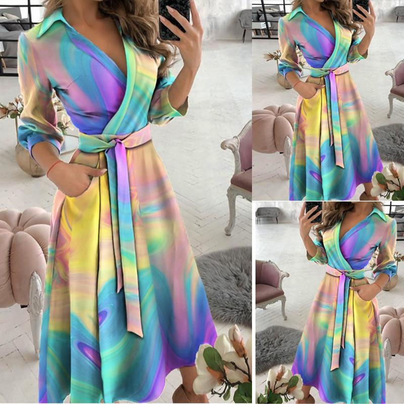 Vestido estampado com mangas compridas e decote em V. - O Retalho