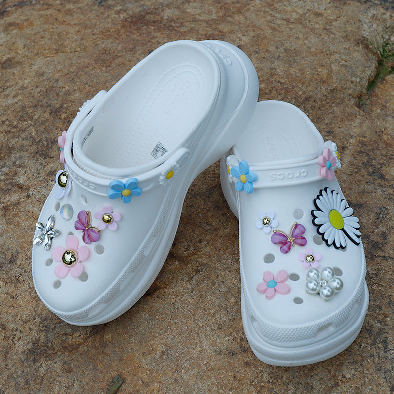 Sandálias elegantes com flores no design - O Retalho