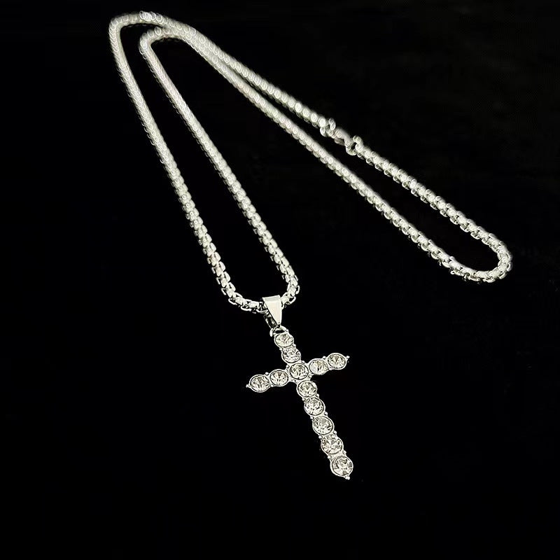 Colar com cruz de diamante para homens - O Retalho