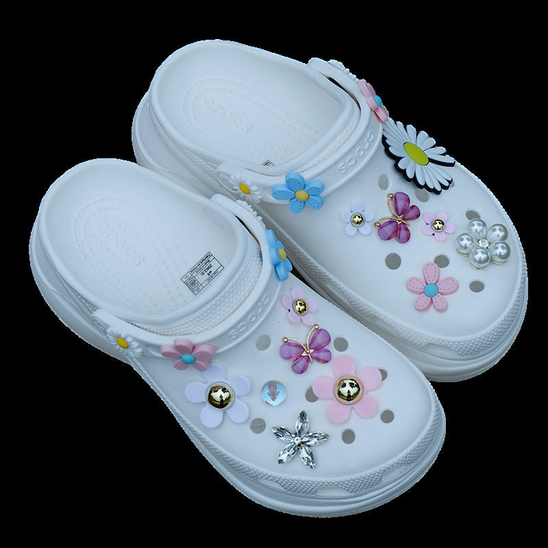 Sandálias elegantes com flores no design - O Retalho