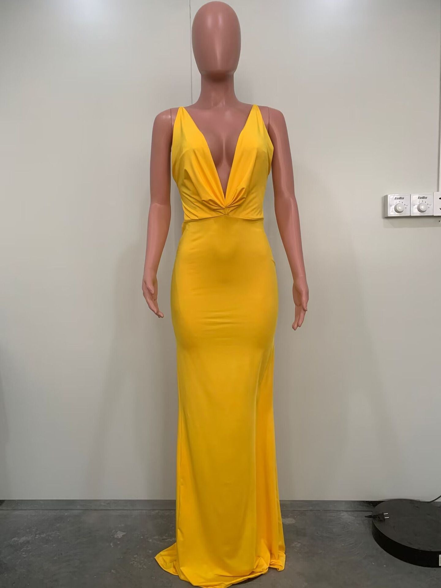 Vestido Fashion Sem Costas em Cor Sólida. - O Retalho